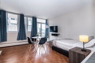 1272 Rue Redpath-Crescent in Montréal, QC - Building Photo