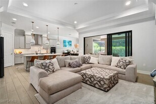 1431 Mockingbird Dr in Naples, FL - Building Photo