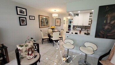 153 Sheffield G in West Palm Beach, FL - Building Photo - Building Photo