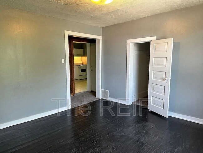 property at 109 W Maple St