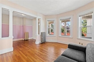 138 George St, Unit 1 in Medford, MA - Foto de edificio - Building Photo