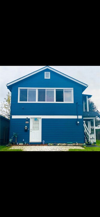 160 Maple St in Cathlamet, WA - Building Photo