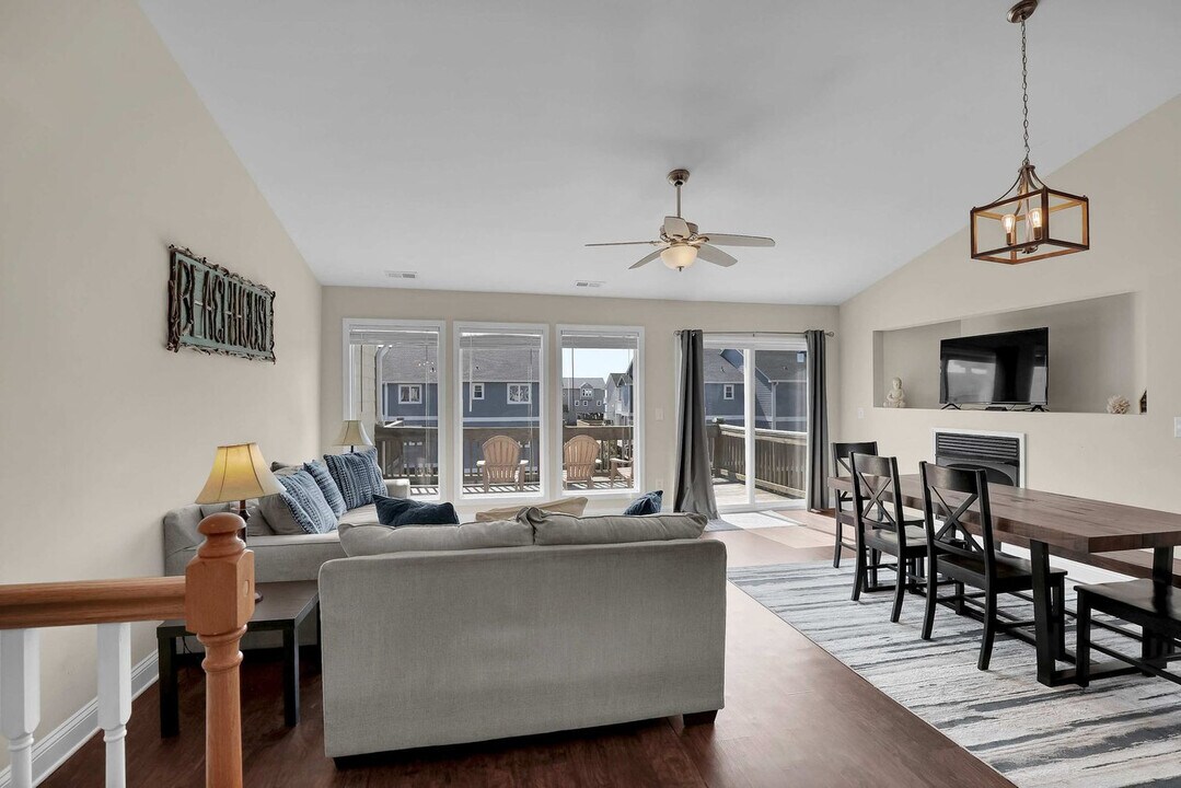 828 N New River Dr in Surf City, NC - Building Photo