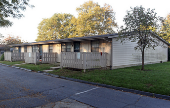 Hamilton Court Apartments in Columbus, OH - Building Photo - Building Photo