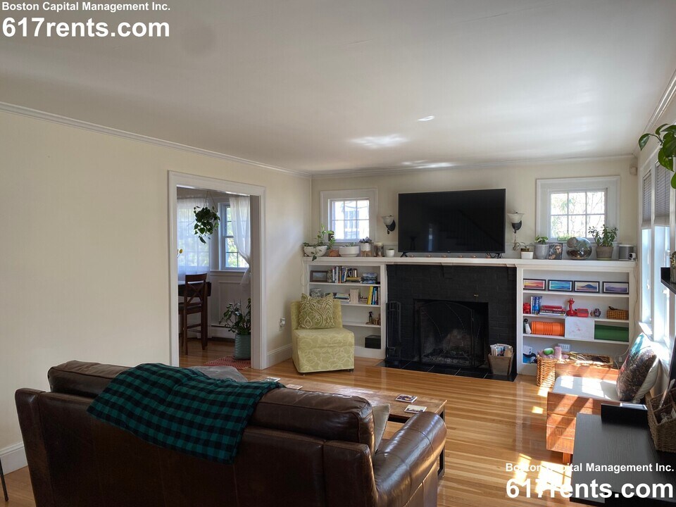 22 Cleveland Rd, Unit 1 in Wellesley, MA - Foto de edificio