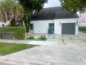 13595 SW 99th St in Miami, FL - Building Photo - Building Photo
