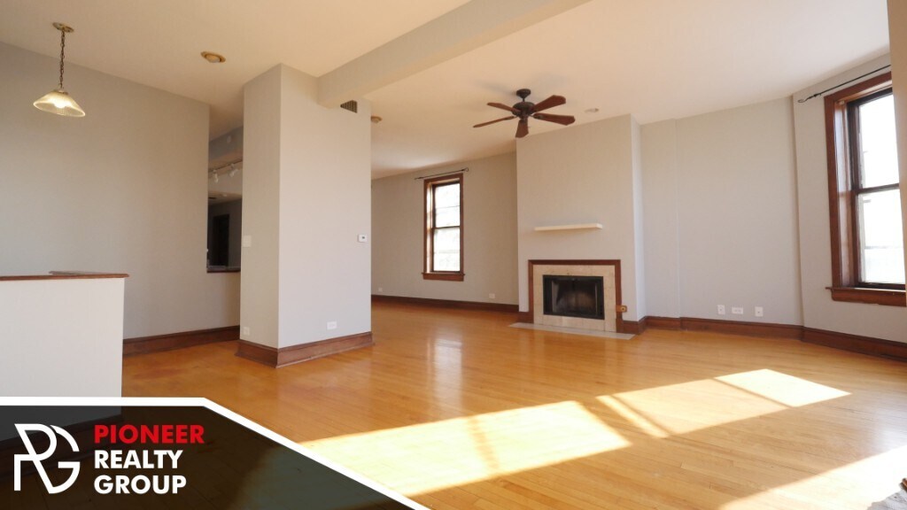 2835 N Ashland Ave-Unit -2835-2 in Chicago, IL - Building Photo
