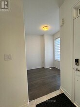 3210 Crystal Dr in Oakville, ON - Building Photo - Building Photo