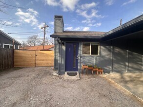 1706 Royal Hill Dr, Unit B in Austin, TX - Building Photo - Building Photo
