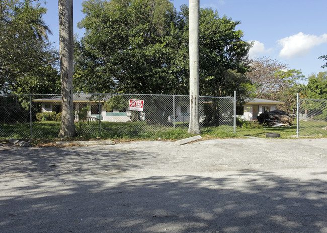 8440 NE 1st Ave in Miami, FL - Foto de edificio - Building Photo