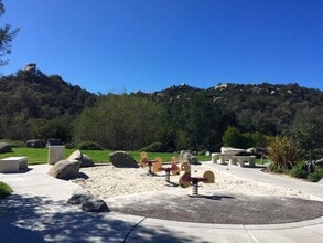 10267 Spruce Woodland Way in Escondido, CA - Foto de edificio - Building Photo