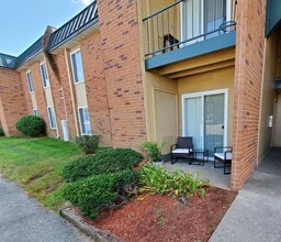 Derby Run Apartments in Louisville, KY - Foto de edificio - Building Photo
