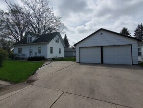 1502 Cottonwood St in Grand Forks, ND - Building Photo - Building Photo