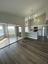 2850 N Oakland Forest Dr, Unit 2850 #305 in Oakland Park, FL - Foto de edificio - Building Photo