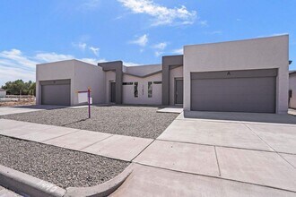 11492 Summer Dr in Socorro, TX - Building Photo - Building Photo