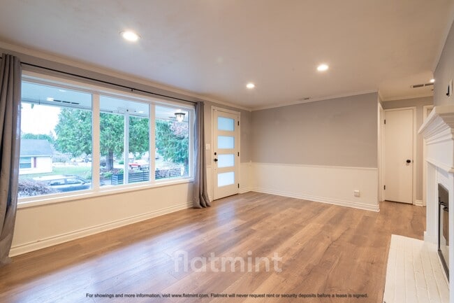 16111 Stone Ave N in Shoreline, WA - Building Photo - Building Photo