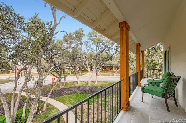 146 Canyon Oaks Dr in San Antonio, TX - Foto de edificio - Building Photo