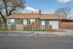 7405 NE Jonesmore St in Portland, OR - Building Photo