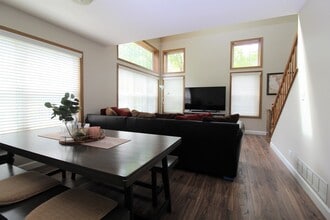 161 Sherwood Ct in Roselle, IL - Building Photo - Building Photo