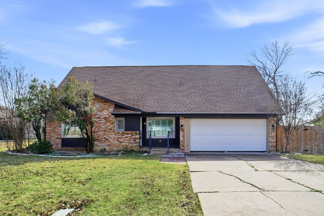 3822 W Calgary Ct in Irving, TX - Building Photo