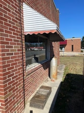 100 W Green St in Macclesfield, NC - Foto de edificio - Building Photo