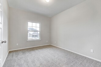 15231 Comanche Pkwy in San Antonio, TX - Building Photo - Building Photo