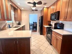 469 10th Ct in Vero Beach, FL - Building Photo - Building Photo