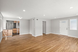 215 SW 131st Ave in Beaverton, OR - Building Photo - Building Photo