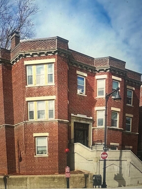 property at 1725 Commonwealth Ave