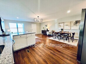 2106 Duncan Ave, Unit Unit 104 in Chattanooga, TN - Foto de edificio - Building Photo