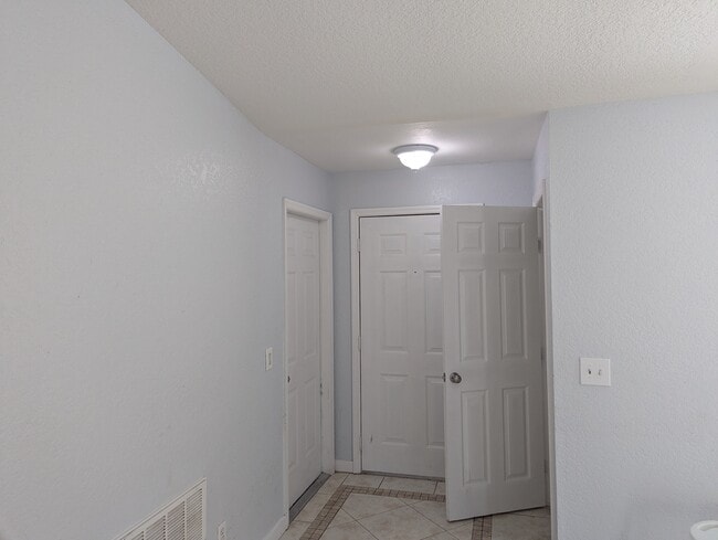 1314 Onyx St in Punta Gorda, FL - Foto de edificio - Building Photo
