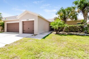 4108 Shelter Bay Dr in Kissimmee, FL - Building Photo