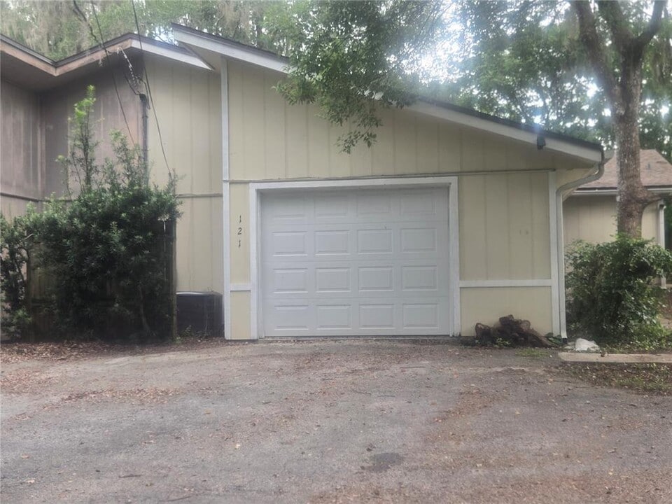 121 Forest Ln in Orange City, FL - Building Photo
