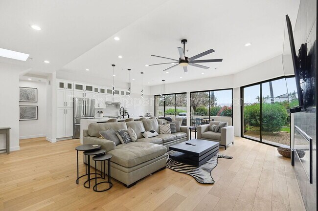 8989 N Gainey Center Dr in Scottsdale, AZ - Building Photo - Building Photo