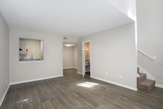 Crossings at East Nashville in Madison, TN - Foto de edificio - Building Photo