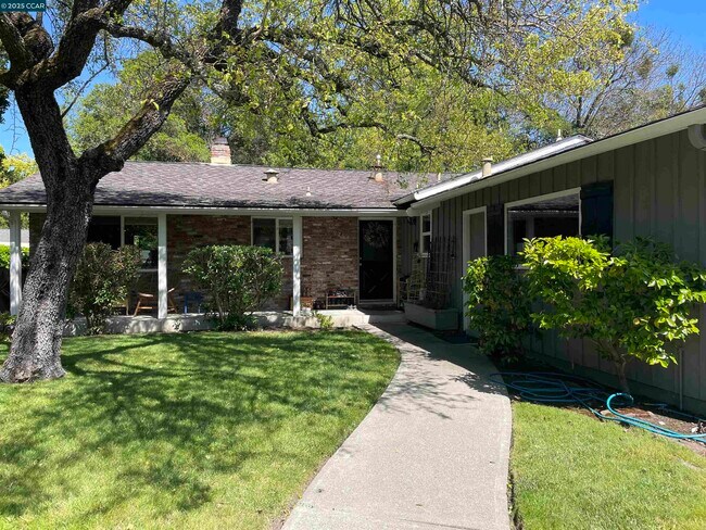 926 Moon Ct in Lafayette, CA - Building Photo - Building Photo
