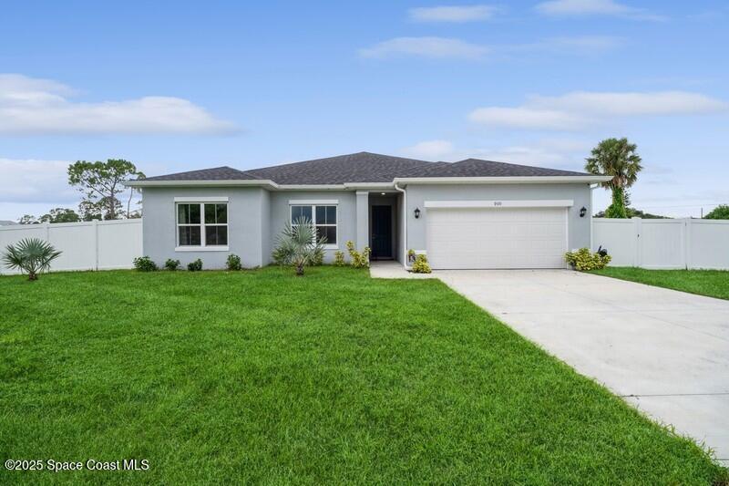 900 Coquina St SE in Palm Bay, FL - Building Photo