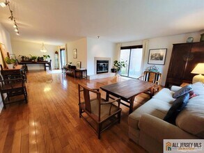 41 Ardsley Ct in East Brunswick, NJ - Building Photo - Building Photo