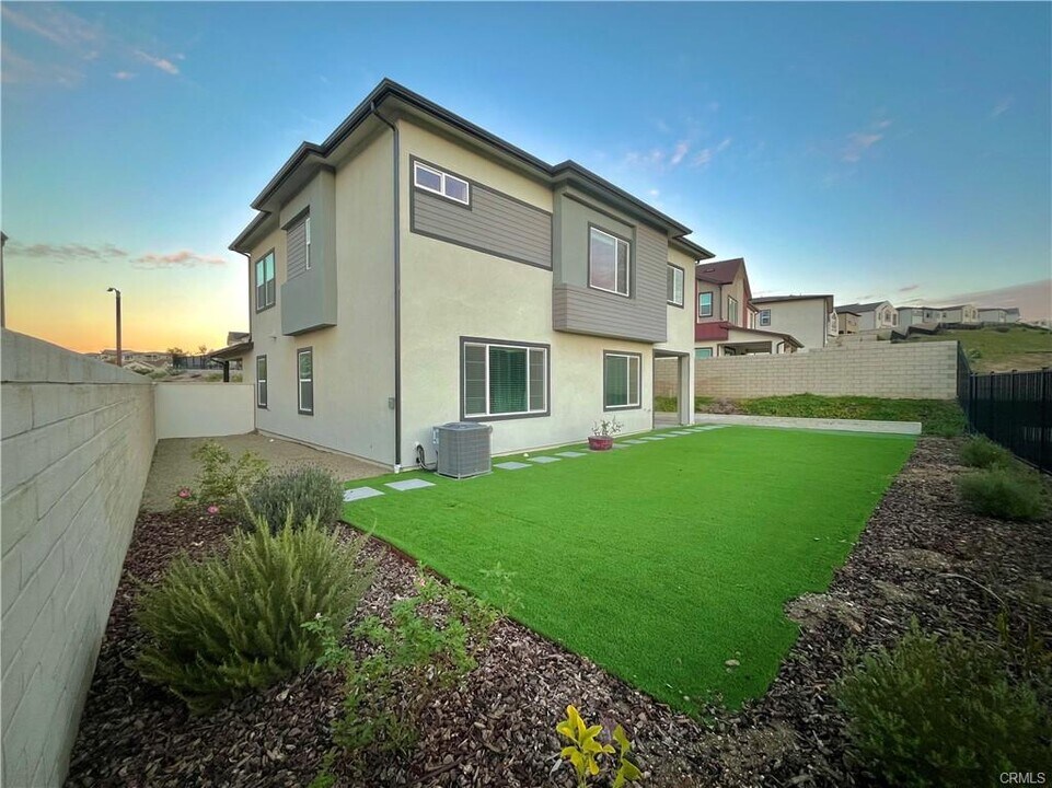 27711 Sequel Ct in Valencia, CA - Building Photo