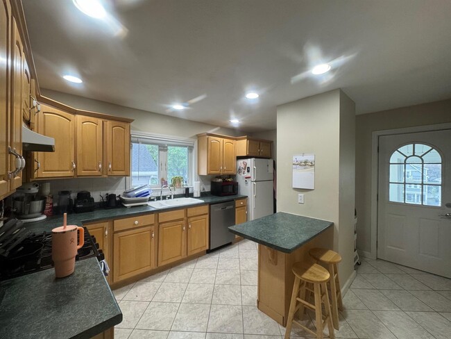 53 Farragut Ave, Unit 2