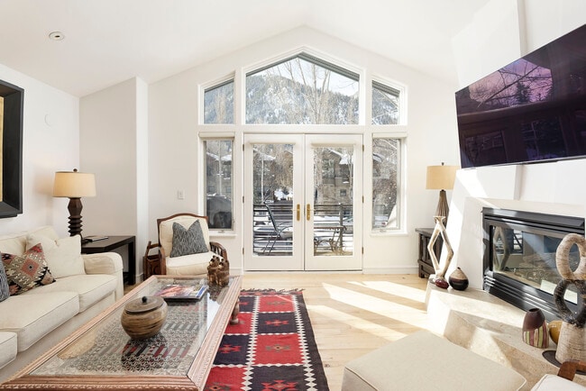 926 E Durant Ave in Aspen, CO - Building Photo - Building Photo