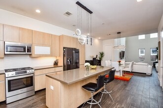 5519 Paraiso Pl in Houston, TX - Foto de edificio - Building Photo