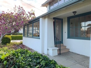 1060 San Benito St in Hollister, CA - Building Photo - Building Photo