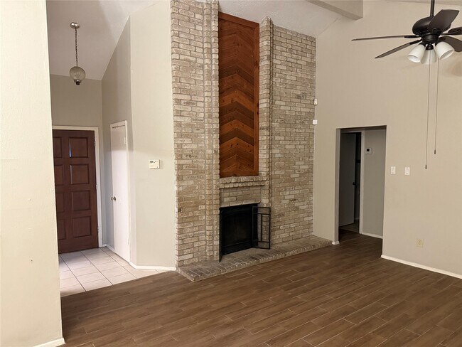 8426 S Meadow Bird Cir in Missouri City, TX - Building Photo - Building Photo