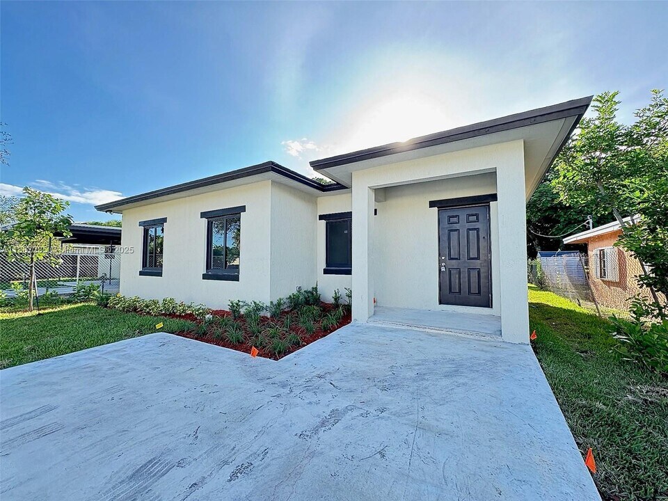 1005 SW 25th Ave in Fort Lauderdale, FL - Building Photo
