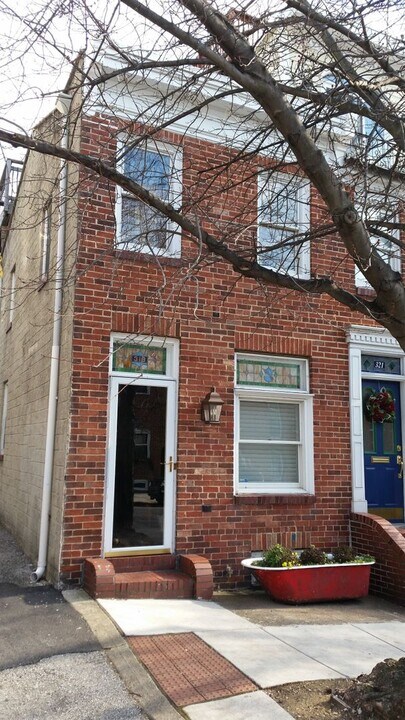 319 S Washington St in Baltimore, MD - Building Photo