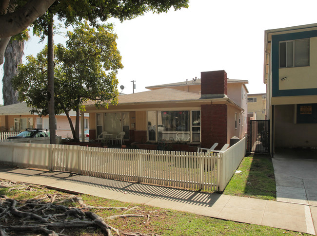 Fourplex + Sfr in Santa Monica, CA - Foto de edificio - Building Photo