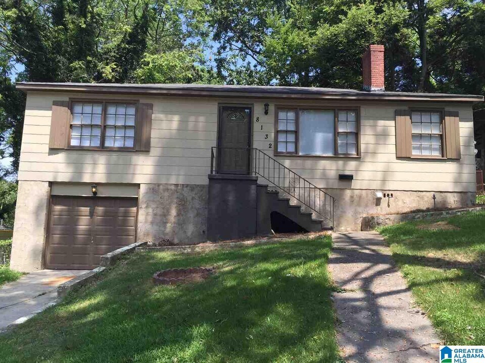 8132 10th Ave S in Birmingham, AL - Building Photo
