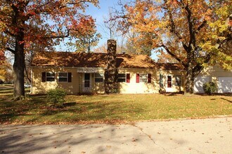 2100 W Parkway Dr in Muncie, IN - Building Photo - Building Photo