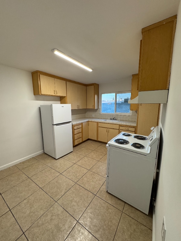 225 E Taylor St